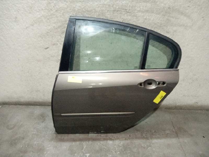 Recambio de puerta trasera izquierda para renault laguna iii dynamique referencia OEM IAM 821010023R  