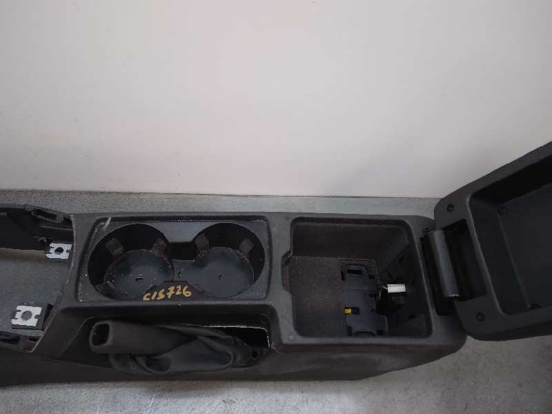 Recambio de apoyabrazos central para volvo s40 berlina 1.8 kinetic referencia OEM IAM 8687408  