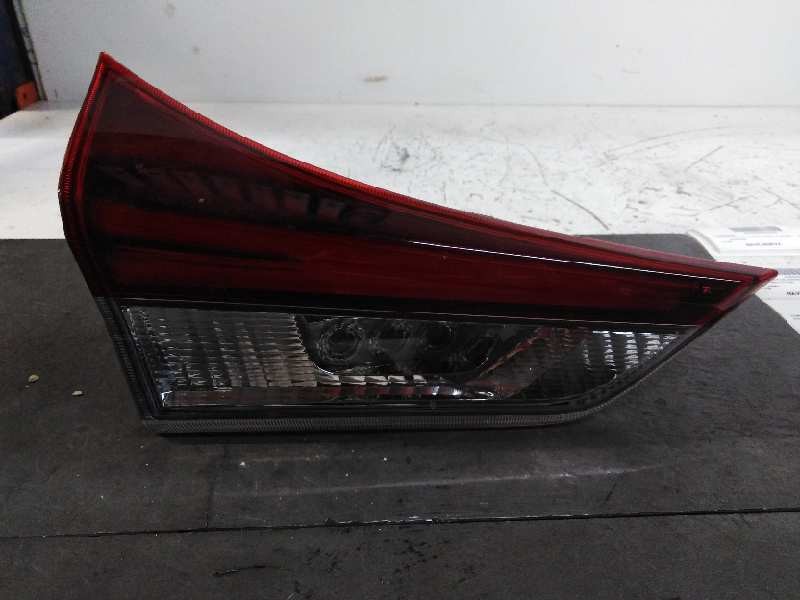 Recambio de piloto trasero izquierdo interior para toyota auris hybrid active referencia OEM IAM   LED