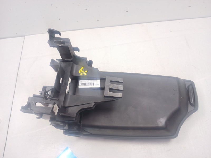 Recambio de apoyabrazos central para bmw serie 1 berlina (e81/e87) 118d referencia OEM IAM 712223111  911050111