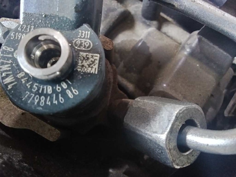 Recambio de inyector para bmw serie 1 lim. (f20) 2.0 turbodiesel referencia OEM IAM 0445110601  