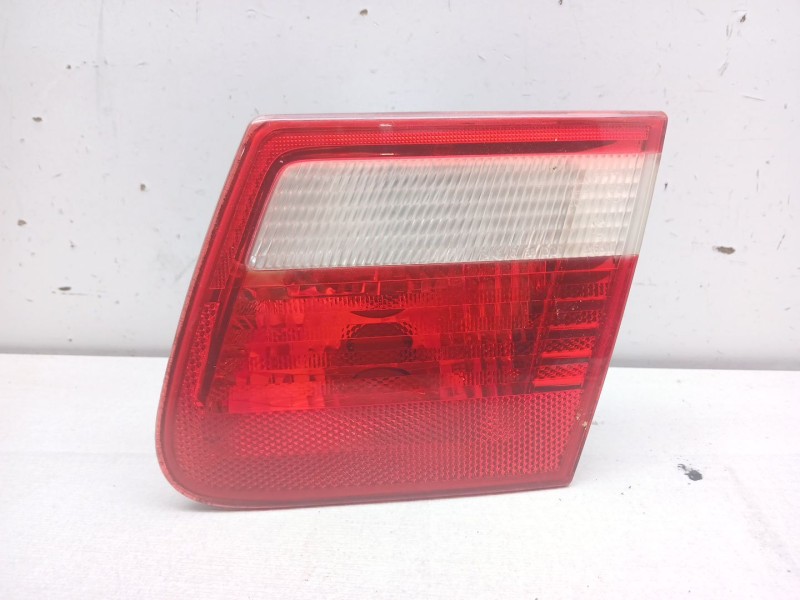 Recambio de piloto trasero derecho interior para bmw 3 touring (e46) 318 i referencia OEM IAM 8374810  