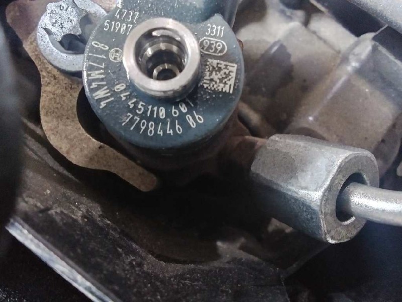Recambio de inyector para bmw serie 1 lim. (f20) 2.0 turbodiesel referencia OEM IAM 0445110601  