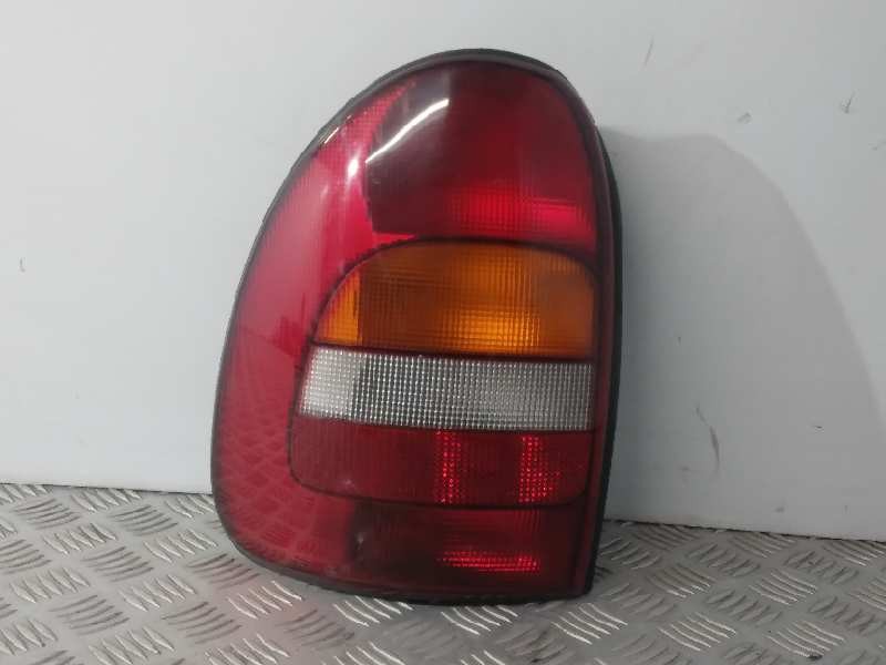 Recambio de piloto trasero izquierdo para chrysler voyager (gs) 2.5 td referencia OEM IAM 393811 ROZADO 