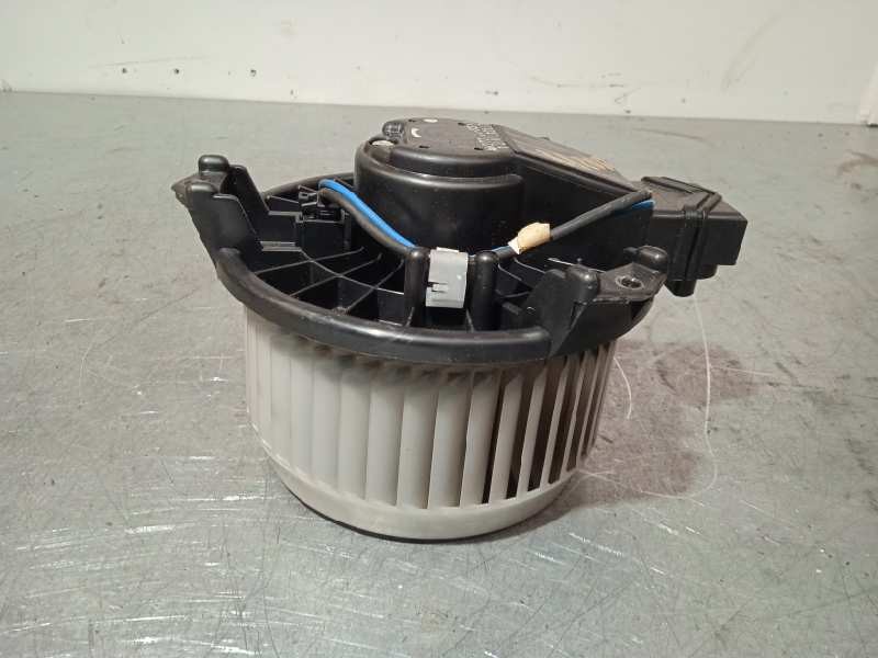 Recambio de motor calefaccion para toyota yaris live referencia OEM IAM AV2727000311  