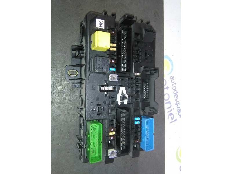 Recambio de caja reles / fusibles para opel astra h berlina 1.6 16v referencia OEM IAM 13206762  