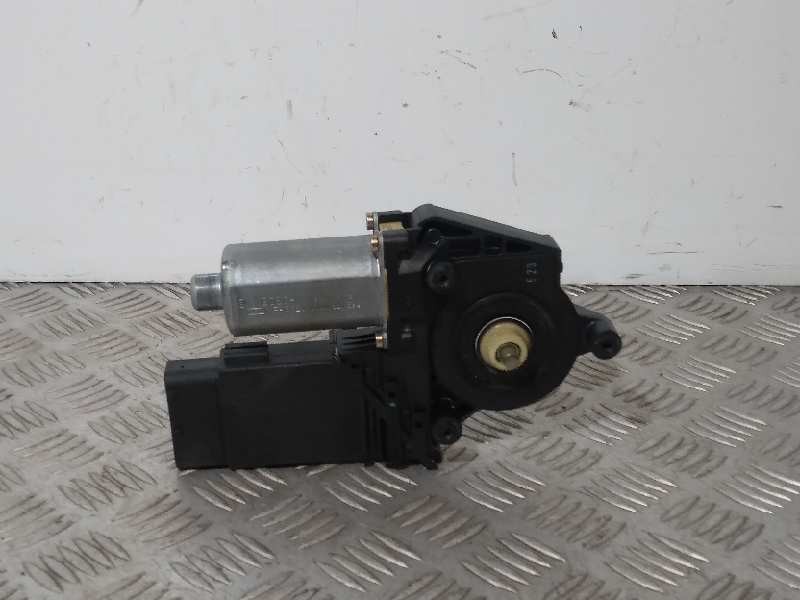 Recambio de motor elevalunas delantero derecho para volkswagen passat berlina (3b3) 1.9 tdi referencia OEM IAM 0130821694  