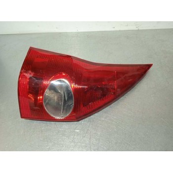 PILOTO TRASERO IZQUIERDO SR TOCADO LEVEMENTE 