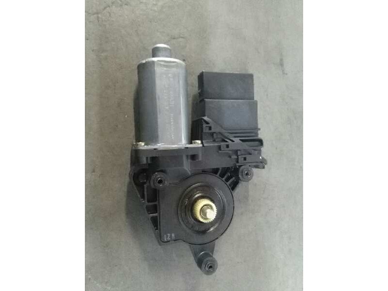 Recambio de motor elevalunas trasero derecho para volkswagen passat berlina (3b3) advance referencia OEM IAM   