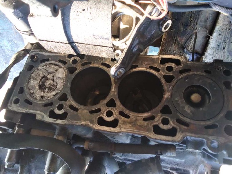 Recambio de motor completo para kia carens 2.0 crdi referencia OEM IAM D4EAV CASCO 140CV