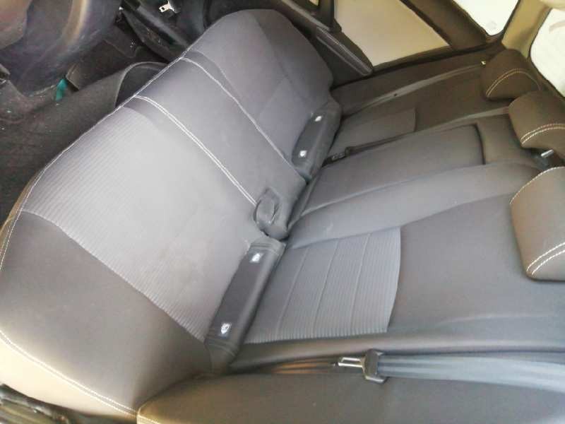 Recambio de asientos traseros para toyota avensis touring sports advance referencia OEM IAM   