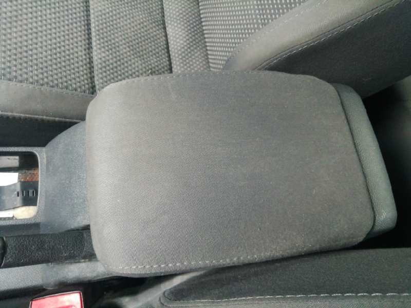 Recambio de apoyabrazos central para volkswagen jetta (1k2) 1.9 tdi referencia OEM IAM   