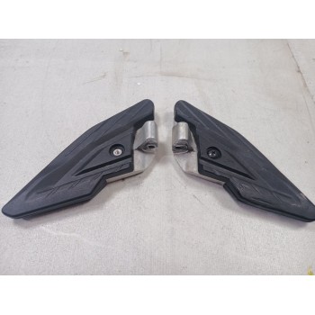 SOPORTE POSAPIES TRASEROS 