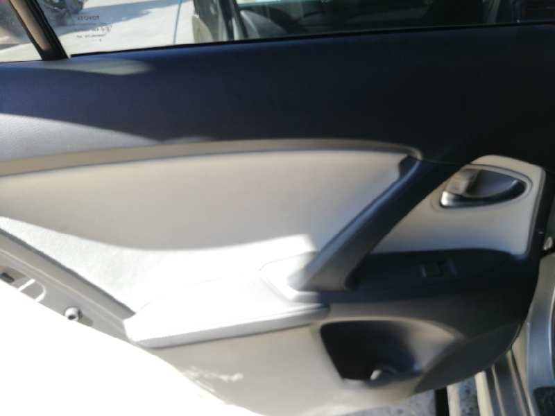 Recambio de guarnecido puerta trasera izquierda para toyota avensis touring sports advance referencia OEM IAM   