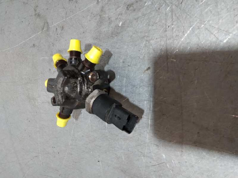 Recambio de rampa inyectora para renault clio ii fase ii (b/cb0) dynamique referencia OEM IAM 8200057345  