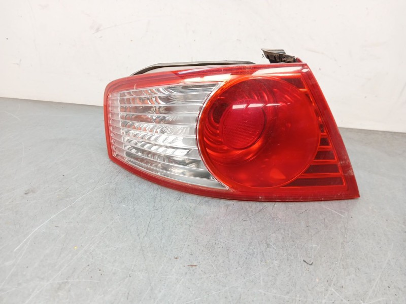 Recambio de piloto trasero izquierdo para kia opirus (gh) 3.5 referencia OEM IAM 924013F010  92401-3F010