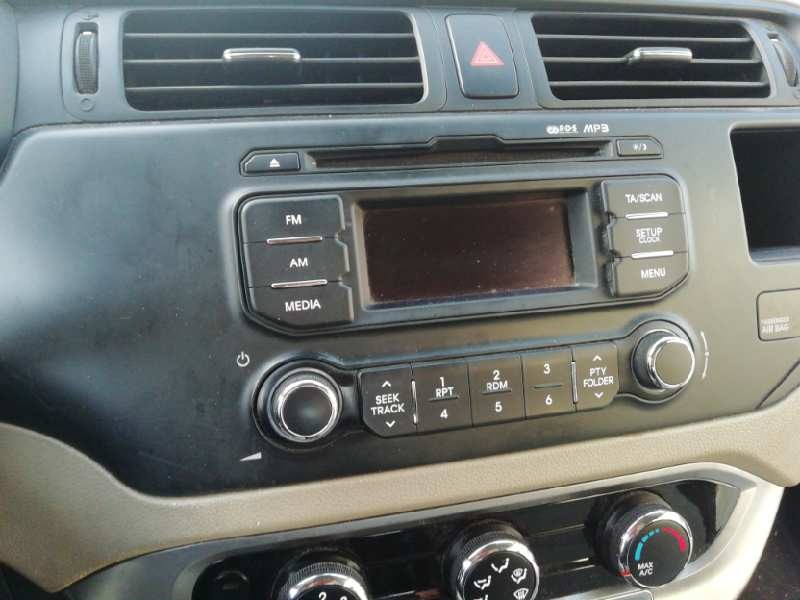 Recambio de sistema audio / radio cd para kia rio basic referencia OEM IAM 961701W700CA  