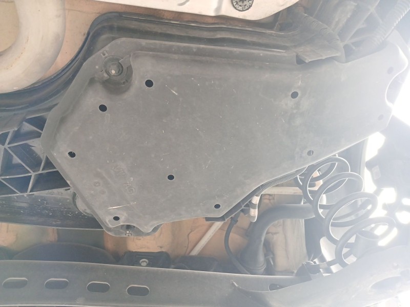 Recambio de deposito adblue para volkswagen t-roc (a11, d11) 2.0 tdi scr referencia OEM IAM 5Q0131331C  