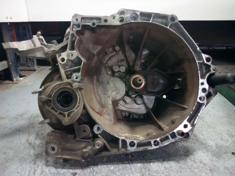 Recambio de caja cambios para citroën c4 picasso attraction referencia OEM IAM 20ET01 B 185.398KM 5V