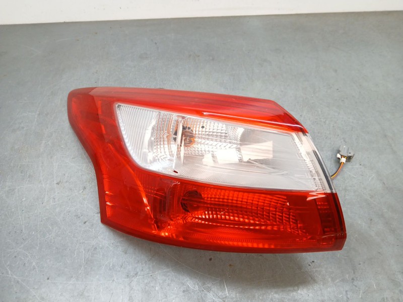 Recambio de piloto trasero izquierdo para ford focus iii sedán 1.6 tdci referencia OEM IAM BM5113405C  