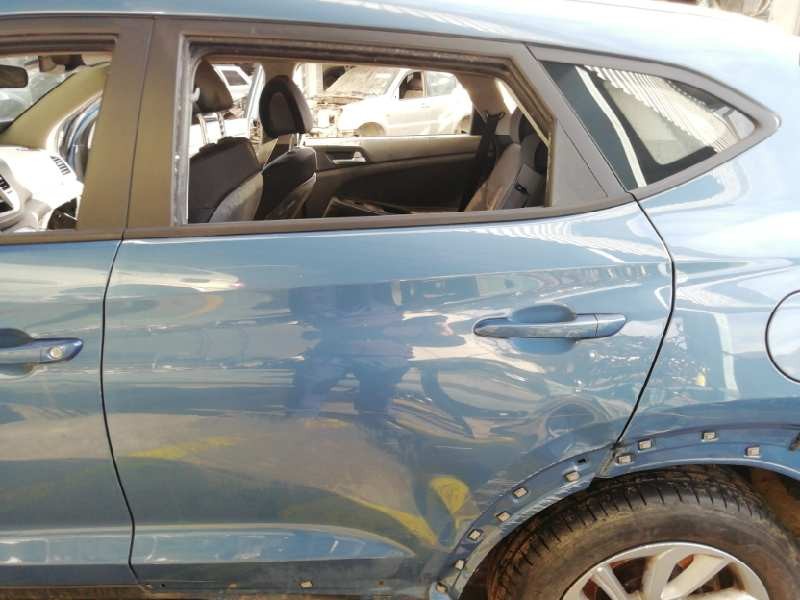 Recambio de puerta trasera izquierda para hyundai tucson 25 aniversario 4x2 referencia OEM IAM  MUY GOLPEADA 