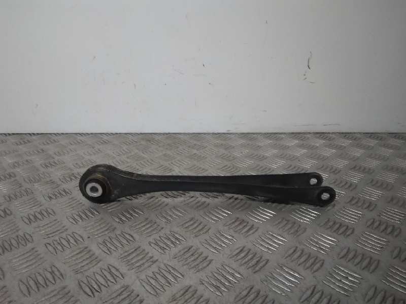Recambio de brazo suspension superior trasero derecho para bmw serie 1 lim. (f20) 116d referencia OEM IAM 6792527  