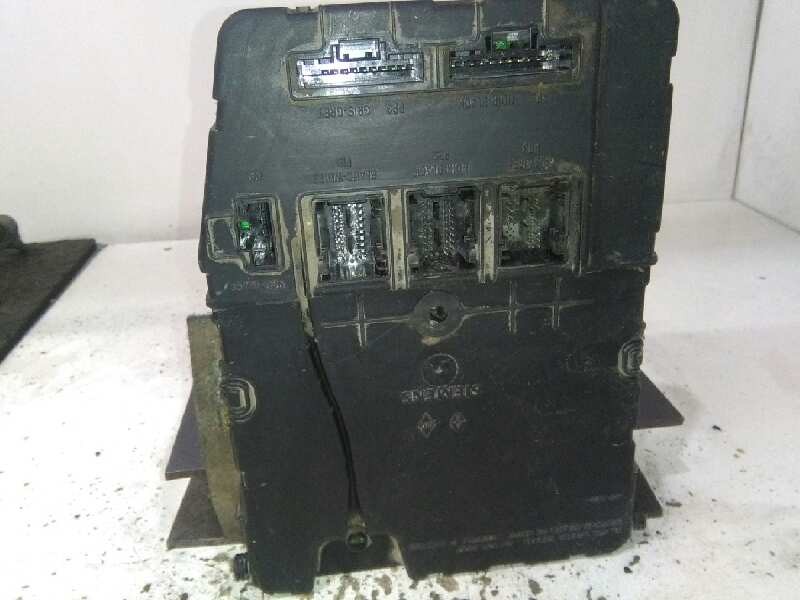 Recambio de caja reles / fusibles para renault megane ii classic berlina confort dynamique referencia OEM IAM 8200309690  UCH