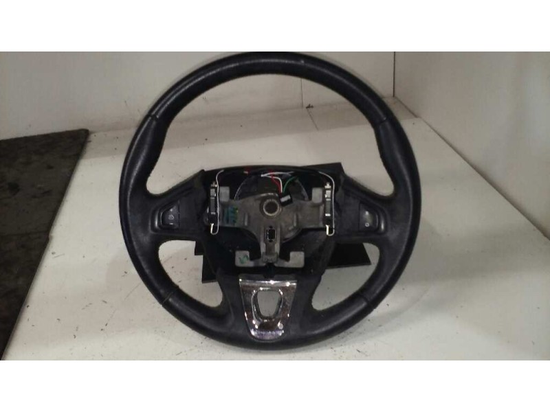 Recambio de volante para renault megane iii berlina 5 p bose edition referencia OEM IAM 484003397R  