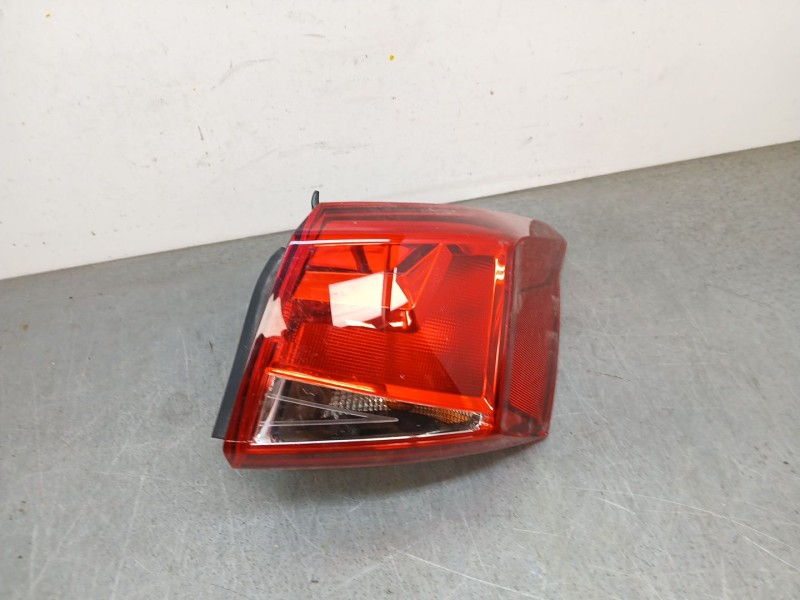 Recambio de piloto trasero derecho para seat arona (kj7, kjp) 1.0 tsi referencia OEM IAM 6F9945096B  