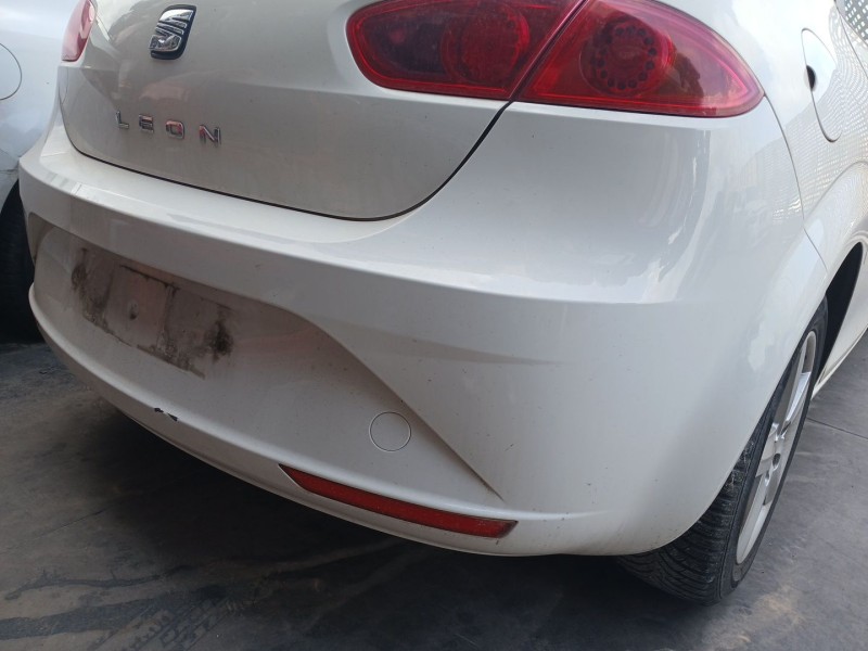 Recambio de paragolpes trasero para seat leon (1p1) 1.6 referencia OEM IAM 1p0807421  