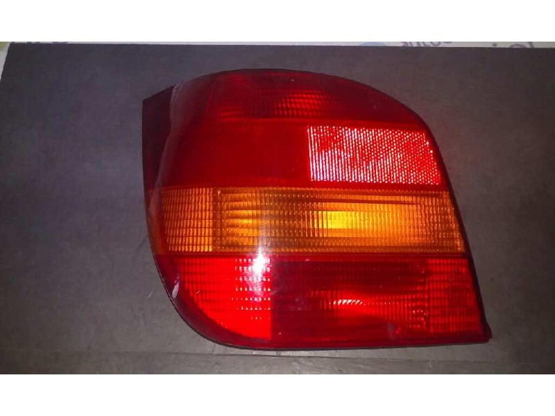 Recambio de piloto trasero izquierdo para ford fiesta berlina ghia referencia OEM IAM   89