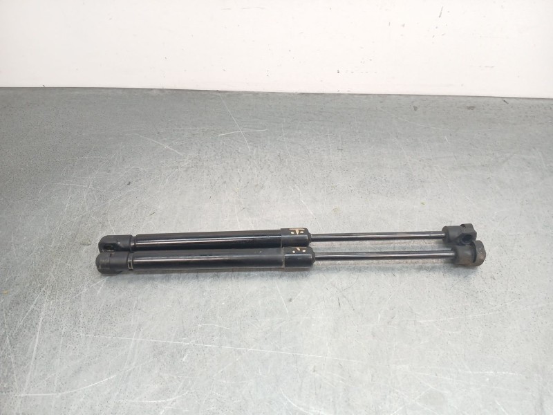 Recambio de amortiguadores capo para omoda 5 referencia OEM IAM 554001727aa  