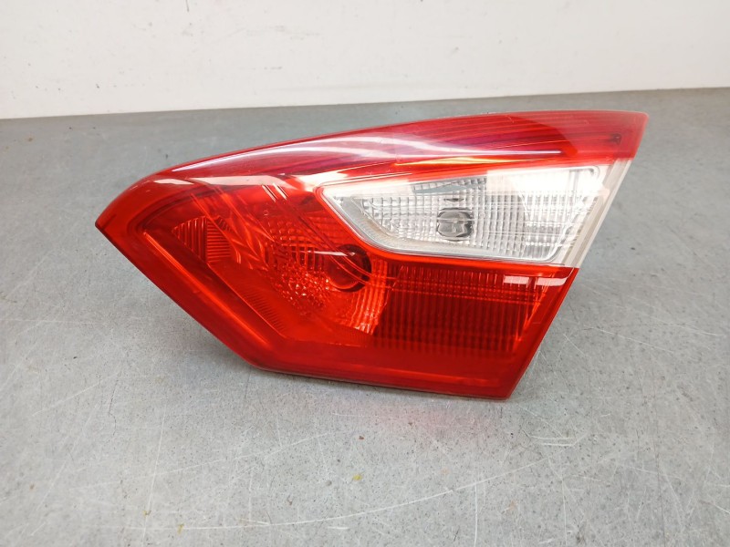 Recambio de piloto trasero derecho interior para ford focus iii sedán 1.6 tdci referencia OEM IAM BM5113A602AC  