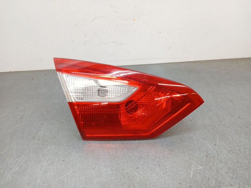 Recambio de piloto trasero izquierdo interior para ford focus iii sedán 1.6 tdci referencia OEM IAM BM5113A603AC  