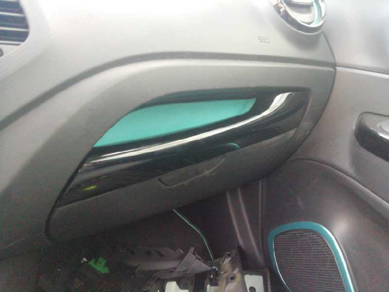 Recambio de guantera para renault captur zen referencia OEM IAM 134400  