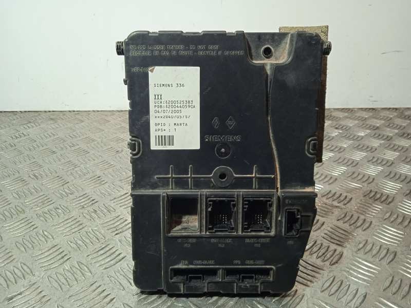 Recambio de caja reles / fusibles para renault megane ii berlina 5p authentique referencia OEM IAM 8200525383  8200440590A