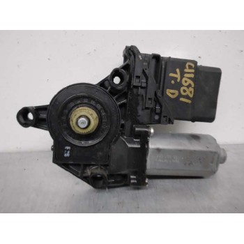 MOTOR ELEVALUNAS TRASERO DERECHO 5K0959704A 0130821566 18 PINS