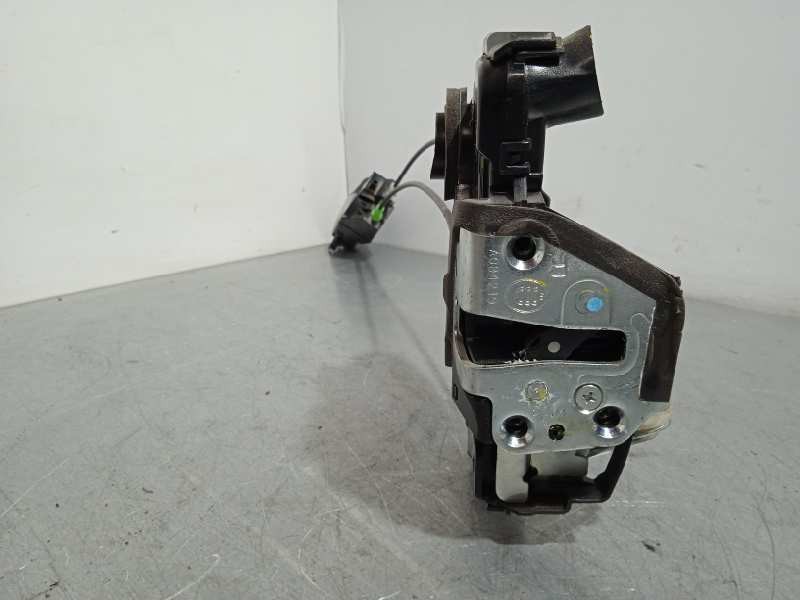 Recambio de cerradura puerta delantera derecha para toyota auris business referencia OEM IAM 6903005130  4 PINS