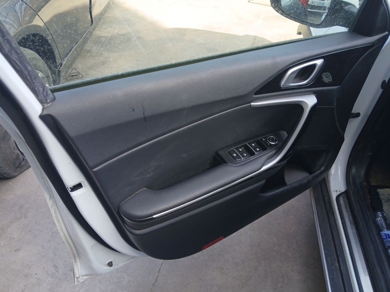 Recambio de guarnecido puerta delantera izquierda para kia xceed (cd) 1.6 gdi hybrid referencia OEM IAM   