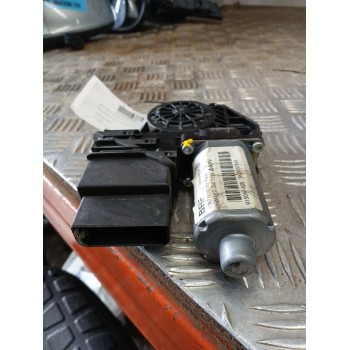 Recambio de motor elevalunas trasero derecho para volkswagen touran (1t3) highline referencia OEM IAM 5K0959704A 0130821566 18 P