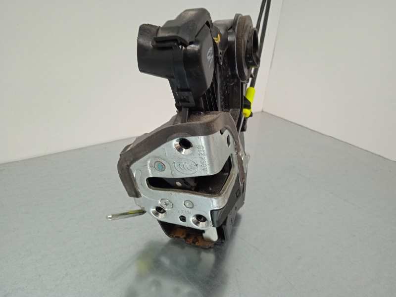 Recambio de cerradura puerta delantera izquierda para toyota auris business referencia OEM IAM 6904002210  6 PINS