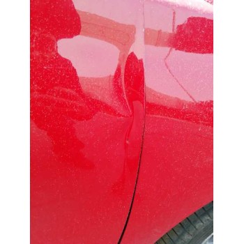 PUERTA DELANTERA DERECHA TOCADA ROJA