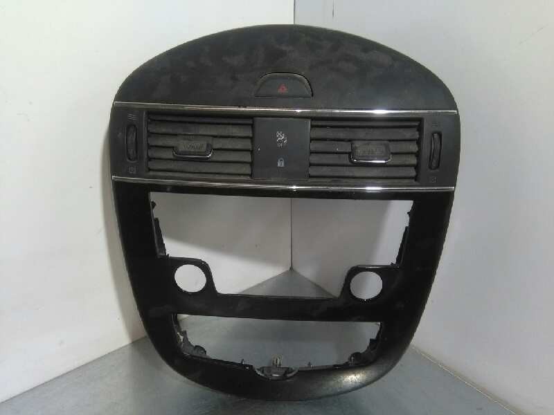 Recambio de consola central para nissan pulsar (c13) 1.2 16v cat referencia OEM IAM  FRONTIS DE RADIO