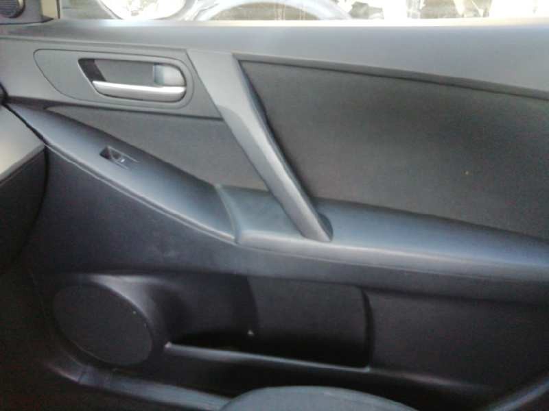 Recambio de guarnecido puerta delantera derecha para mazda 3 lim. (bl) 1.6 cd diesel cat referencia OEM IAM   
