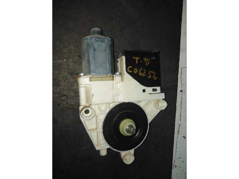 Recambio de motor elevalunas trasero derecho para renault megane iii sport tourer dynamique referencia OEM IAM 0130822331  