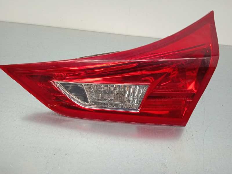 Recambio de piloto trasero derecho interior para toyota auris business referencia OEM IAM 8158102460  