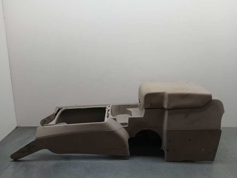 Recambio de apoyabrazos central para jeep commander 3.0 crd cat referencia OEM IAM vt5901rev  