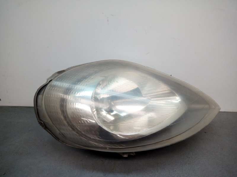 Recambio de faro derecho para renault trafic caja cerrada (ab 4.01) 1.9 diesel referencia OEM IAM 7700311372 91165720 