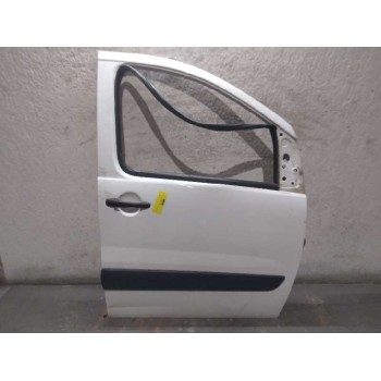 PUERTA DELANTERA DERECHA TOCADA DEBAJO BLANCO