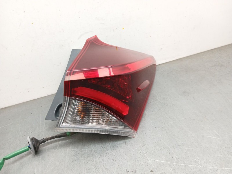 Recambio de piloto trasero derecho para toyota auris (_e18_) 1.8 hybrid (zwe186_) referencia OEM IAM 1867102  